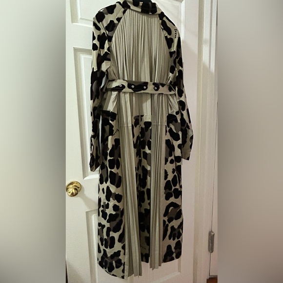 Trench coat by Sacai - Picture 3 of 16